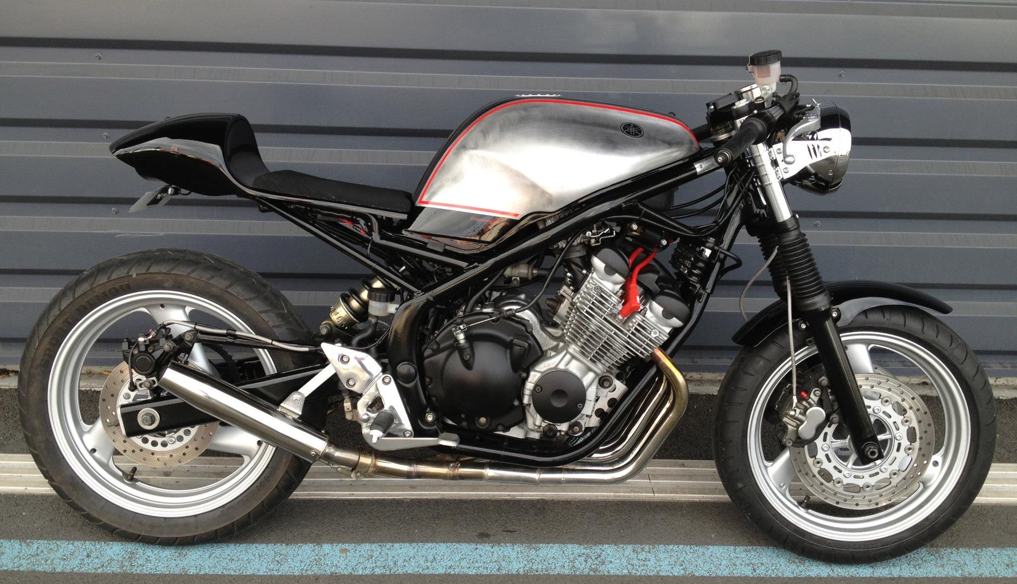 Yamaha XJ 600 Diversion par Garage9 - Rouille et Patine (2048 x 1177 Pixel)